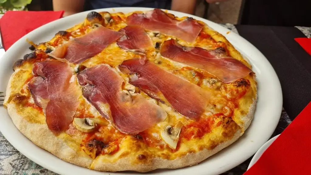 Pizza Tirolese
